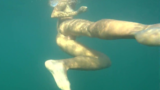 Секс на публичном пляже – горячее видео онлайн