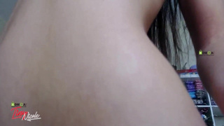 Домашний стрип и показ сисек в HD качестве