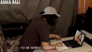 Девушка пробует первый раз