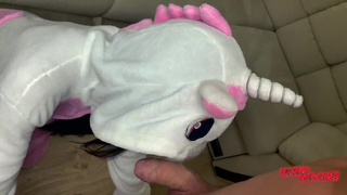 Страстный инцест с худенькой сестрой и большим сюрпризом