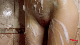 Эротичное мытье в душе смотреть онлайн