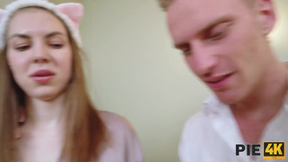 Страстное порно видео с изобретательной девушкой и худышкой