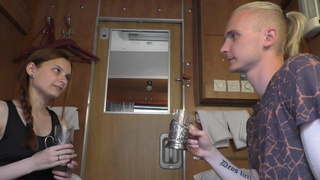 Секс с попутчицей и страстный финал внутрь