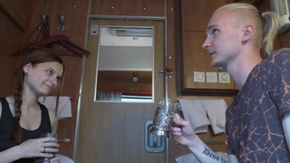 Секс с попутчицей и страстный финал внутрь