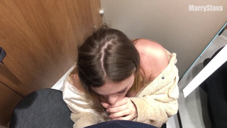 Страстный минет в примерочной: горячее порно видео с развратной девушкой