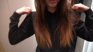 Брат и сестра в примерочной – страстный секс в общественном месте