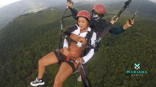 Экстремальный прыжок с инструктором и страстный сквирт