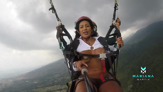 Экстремальный прыжок с инструктором и страстный сквирт