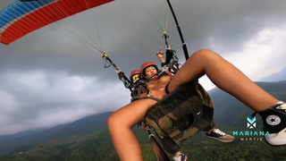 Экстремальный прыжок с инструктором и страстный сквирт