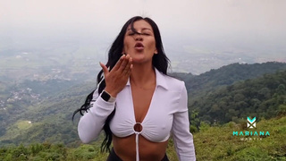 Экстремальный прыжок с инструктором и страстный сквирт