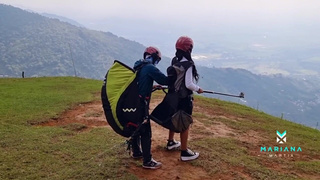 Экстремальный прыжок с инструктором и страстный сквирт