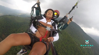 Экстремальный прыжок с инструктором и страстный сквирт