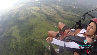 Экстремальный прыжок с инструктором и страстный сквирт