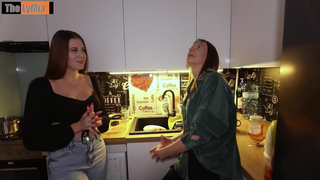 Секс видео с сюрпризом — сёстры решают кто больше