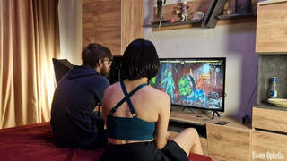 Девушка проиграла в Mortal Kombat и отрабатывает ставку: страстный минет и жесткий секс