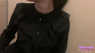 Секс в публичном туалете: страстная ебля на камеру