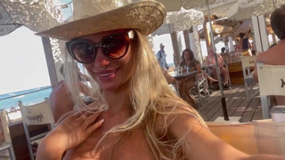 Порно видео с натуральными эмоциями и людьми вокруг