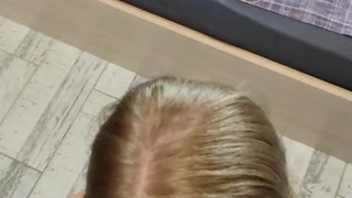 Порно онлайн: горячая минет и сперма на лице