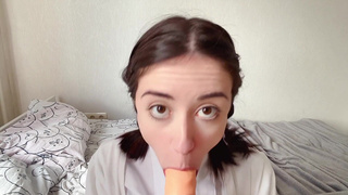 Девка держится, хотя хуя нет – горячее секс видео