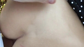 Жена кончает от страстного секса на природе