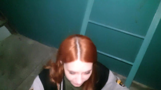 Горячее порно видео с рыжей в подъезде смотреть онлайн