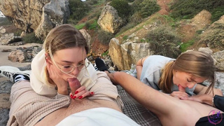 Страстный публичный секс: скачет на члене и сосёт