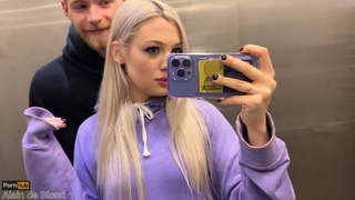 Секс в лифте с незнакомкой — рискованный трах и страстный минет