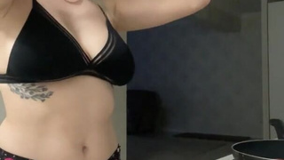 Страстные домашние игры: соблазнительный завтрак и горячий секс