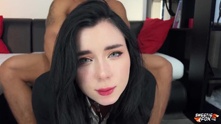 Секс видео онлайн: страстный момент с развратной красоткой