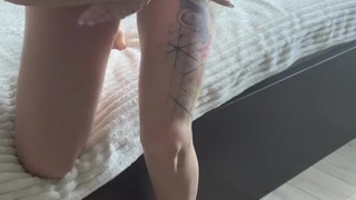 Сексуальная красотка играет и трахается - смотреть онлайн