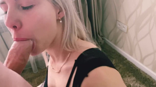 Жаждущая девушка в горячем секс-видео