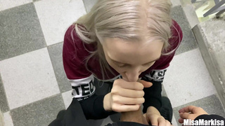 Смотреть онлайн жесткий секс в подъезде