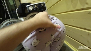 Страстное порно видео – сосед трахает в прачечной