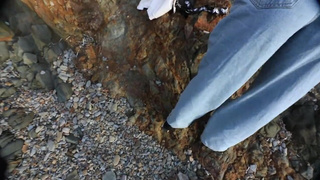 Секс на природе: откровенное видео с берега моря