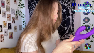 Порно ролик с игрушкой - страстная мастурбация онлайн