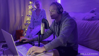 Стрим горячего секса с мамой