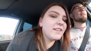 Страпон секс за рулем: страстное минети в машине