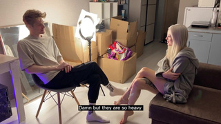 Грузчик и страстная девушка: жесткий секс в HD