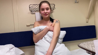 Секс в поезде с 20-летней девушкой — страстное порно видео
