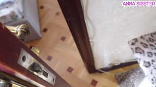 Секс с соседом после неожиданного визита