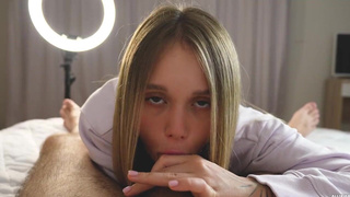 Поймали за дрочкой — жесткий камшот на лицо