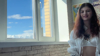 Порно видео с раскрепощенной красоткой