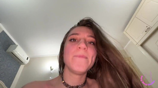 Реальная девушка кричит от кайфа в жестком порно