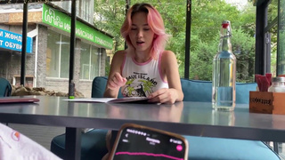 Секс видео онлайн: азиатка стесняется, но кончает