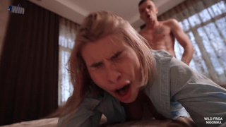 Смотреть страстный секс с рискованным моментом