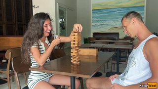 Смотреть онлайн горячее видео с развратной девушкой