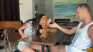 Смотреть онлайн горячее видео с развратной девушкой