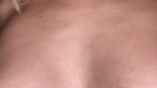 Азиатка доводит себя до оргазма в горячем порно видео