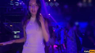 Горячее порно видео с развратной девушкой в клубе