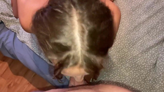 Соседка мастурбирует и хочет жёсткий секс со сквиртом